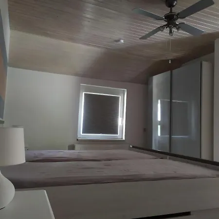 Unter Den Eichen شقة